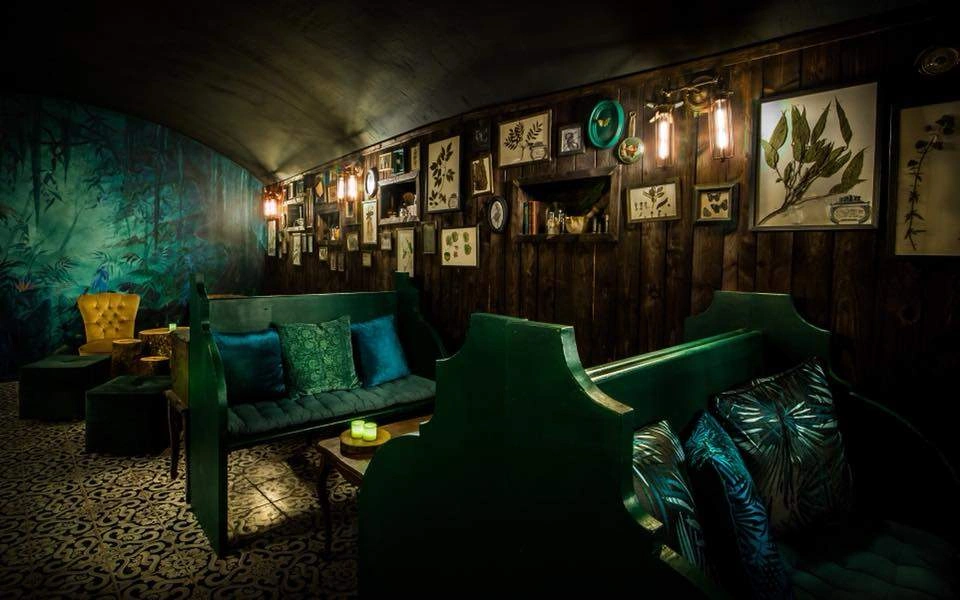 Le Liquorium, le bar sympa le mieux caché de Châtelet.