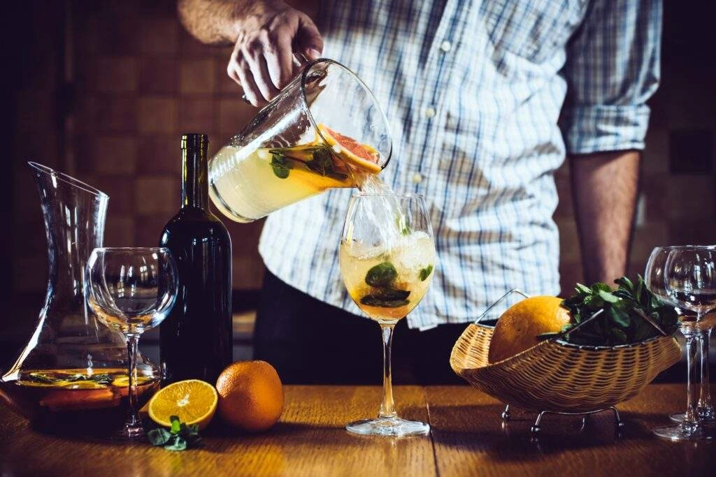 La Sangria Blanche, un cocktail au champagne qui rime avec fiesta.