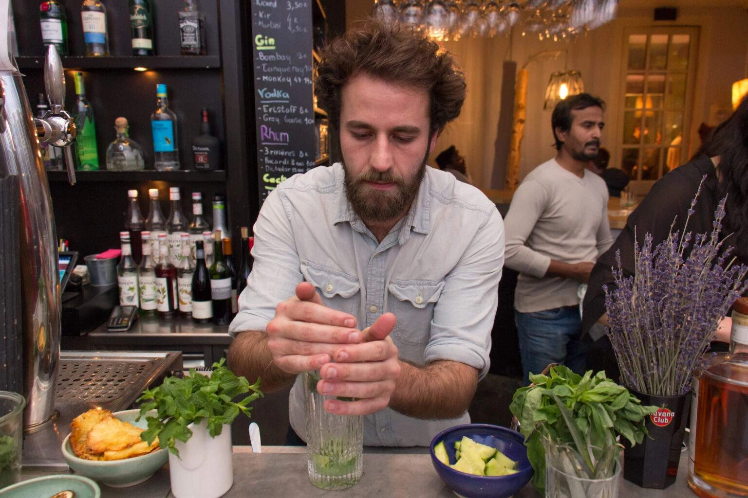 La préparation du cocktail Cucumber – Photo 3