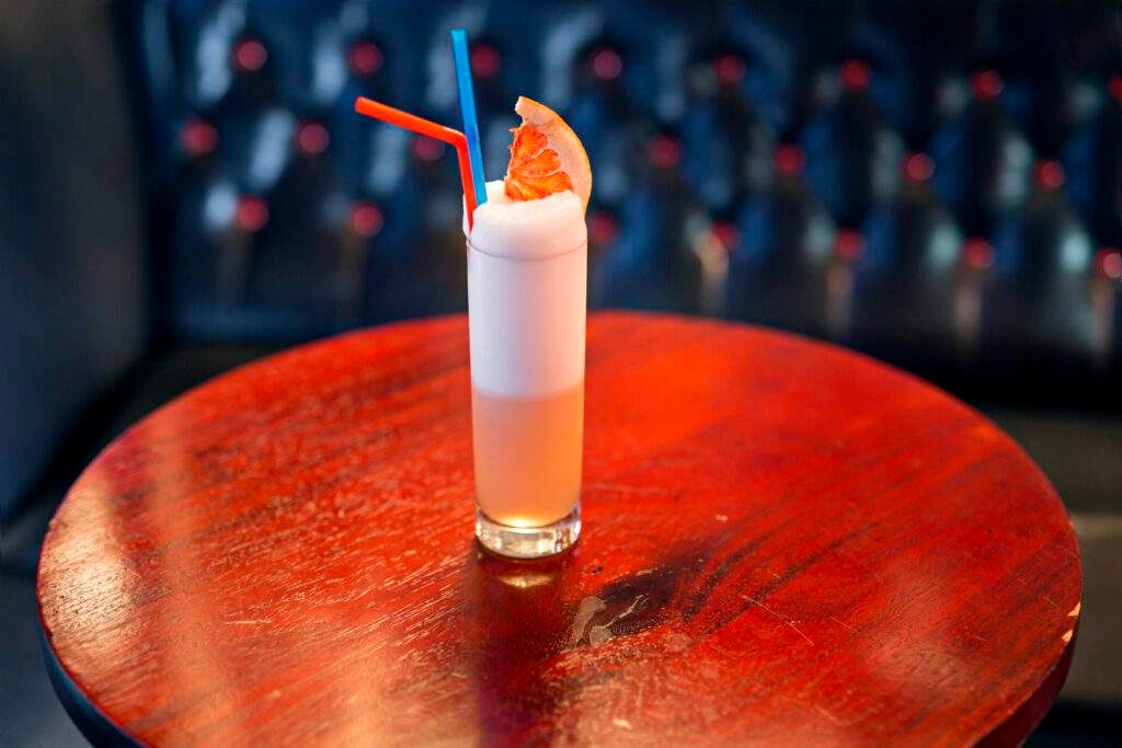 Amber Fizz, un cocktail au Martini, pamplemousse et Schweppes Ginger Beer