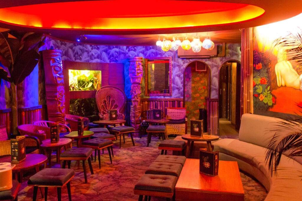 L’intérieur du célèbre bar Dirty Dick dans le 9ème arrondissement