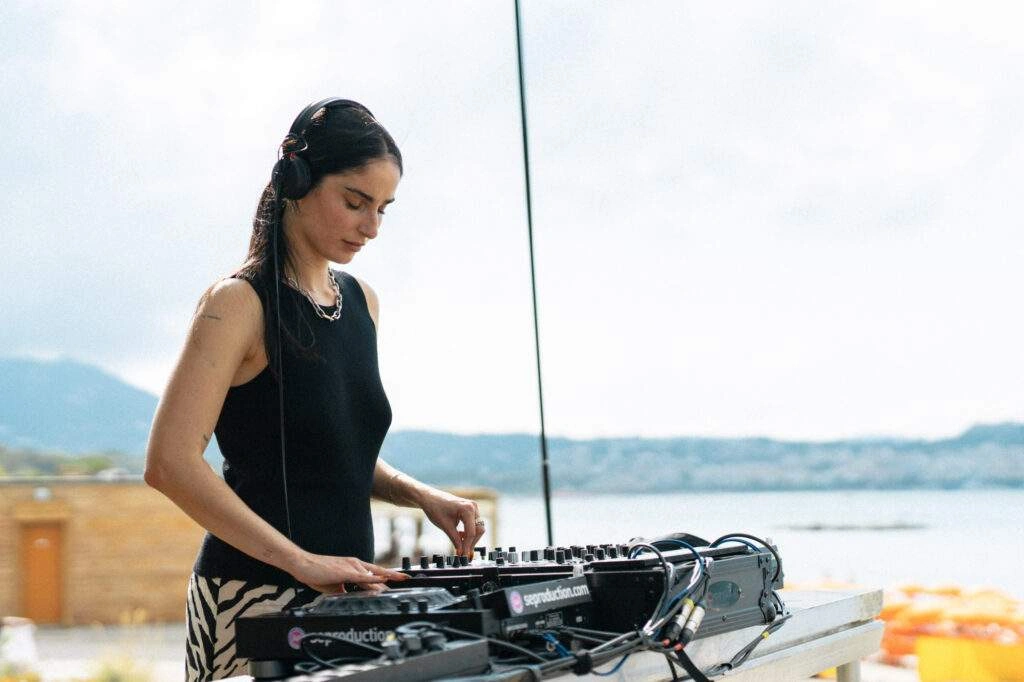 Fiona Zanetti pour Villa Schweppes à Calvi