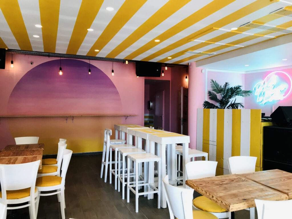 Ambiance pop et esprit californien au Bar de la Plage