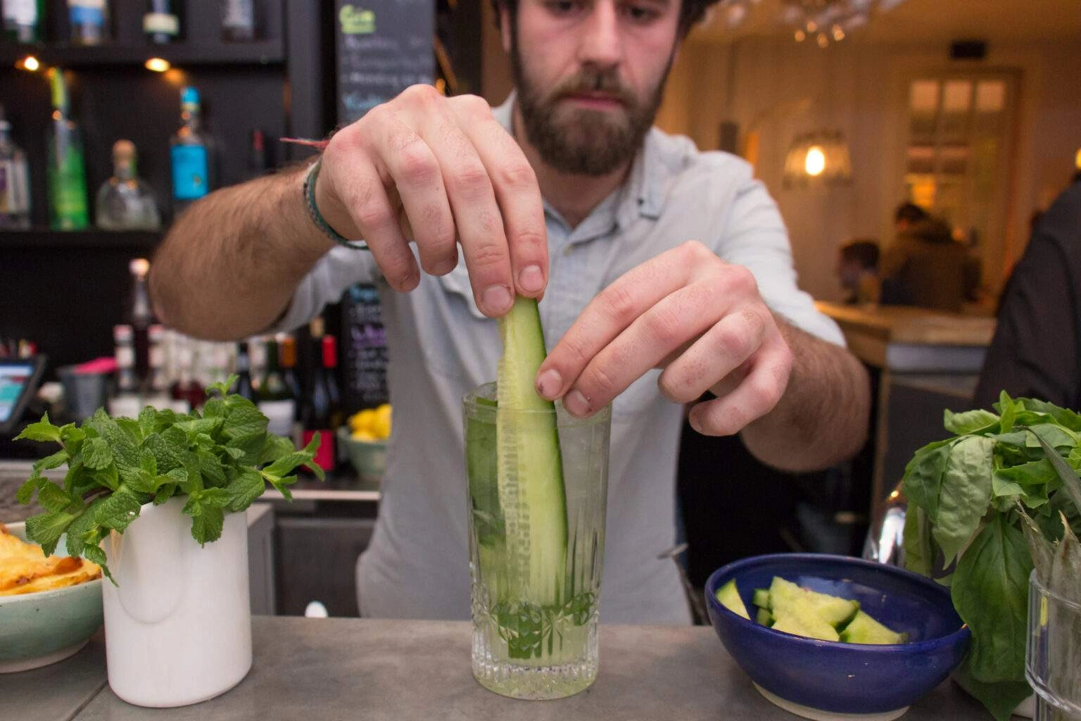 La préparation du cocktail Cucumber – Photo 9