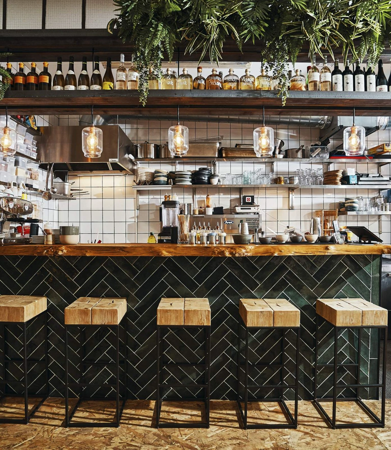 Lovebird : cuisine de partage et cocktails astrologiques en plein Paris