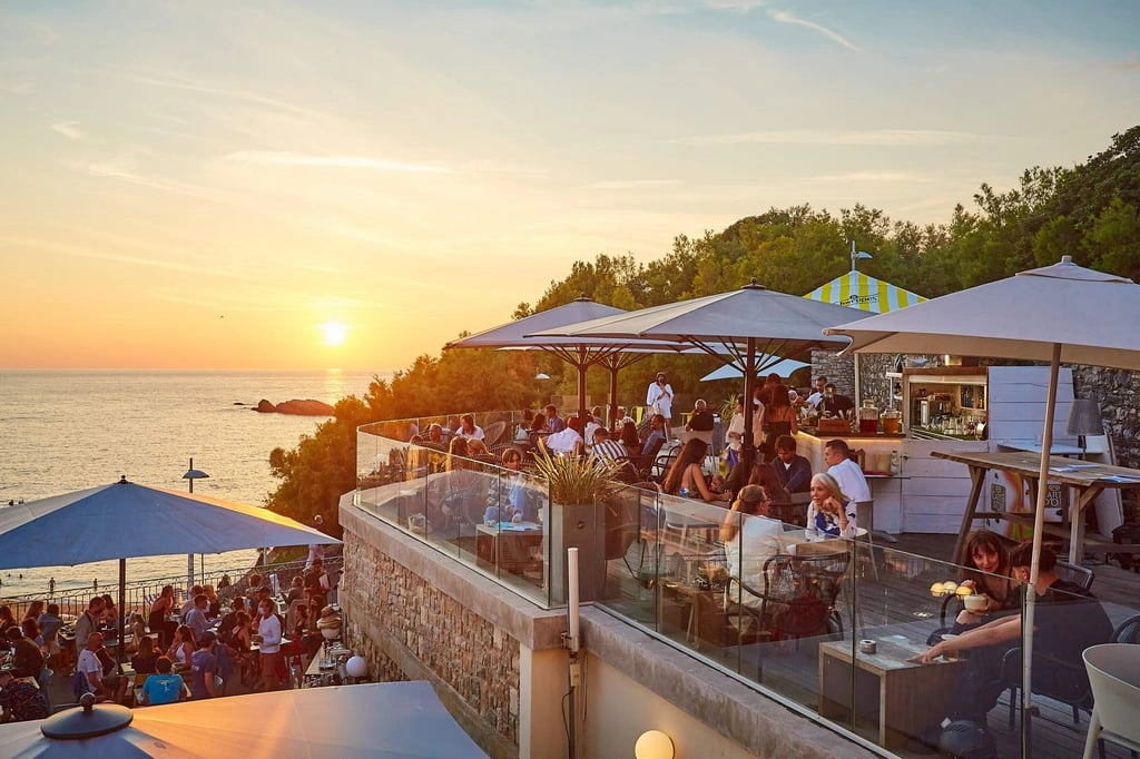 Les bars à cocktails les plus insolites de Biarritz pour sortir entre amis