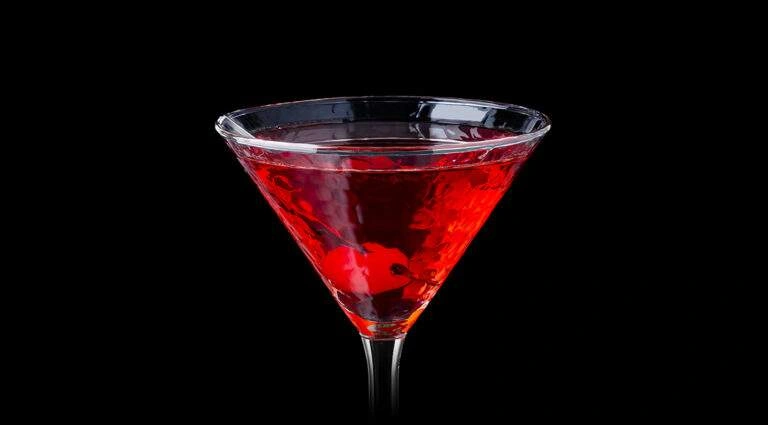 Le Black Spider et sa jolie robe rouge.