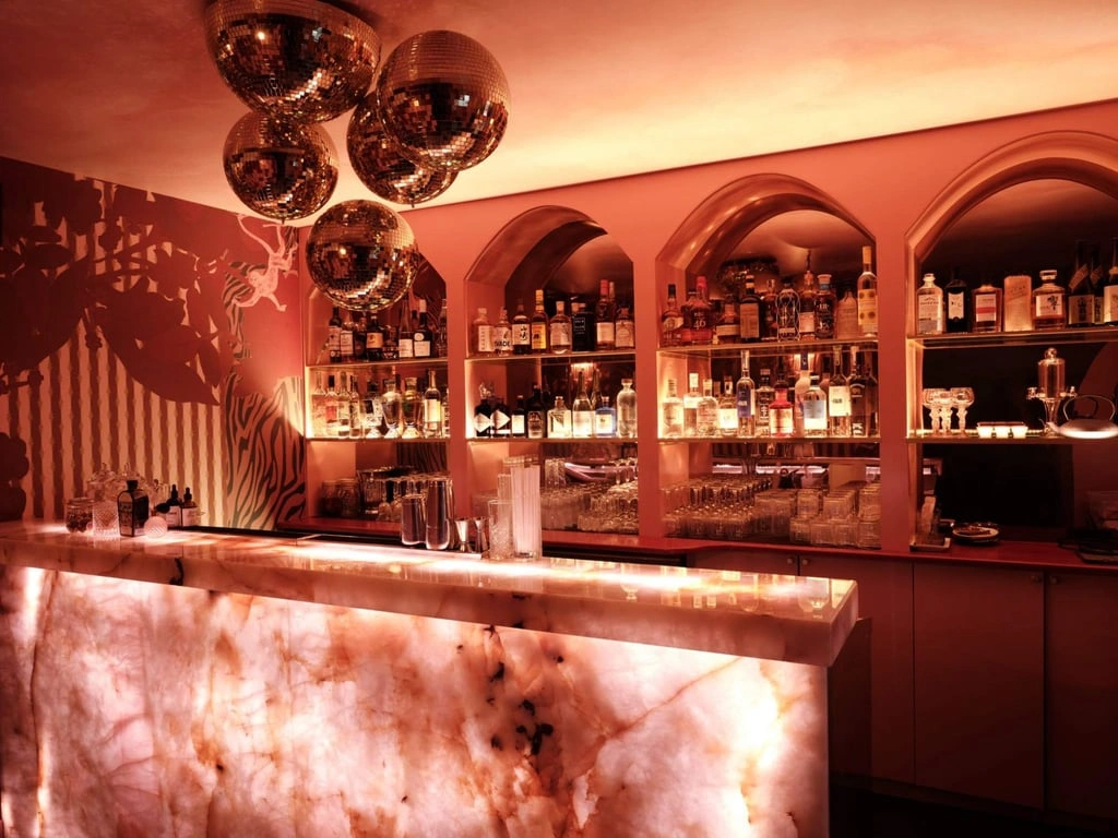 Yago, bar à cocktails et palais du plaisir à Paris