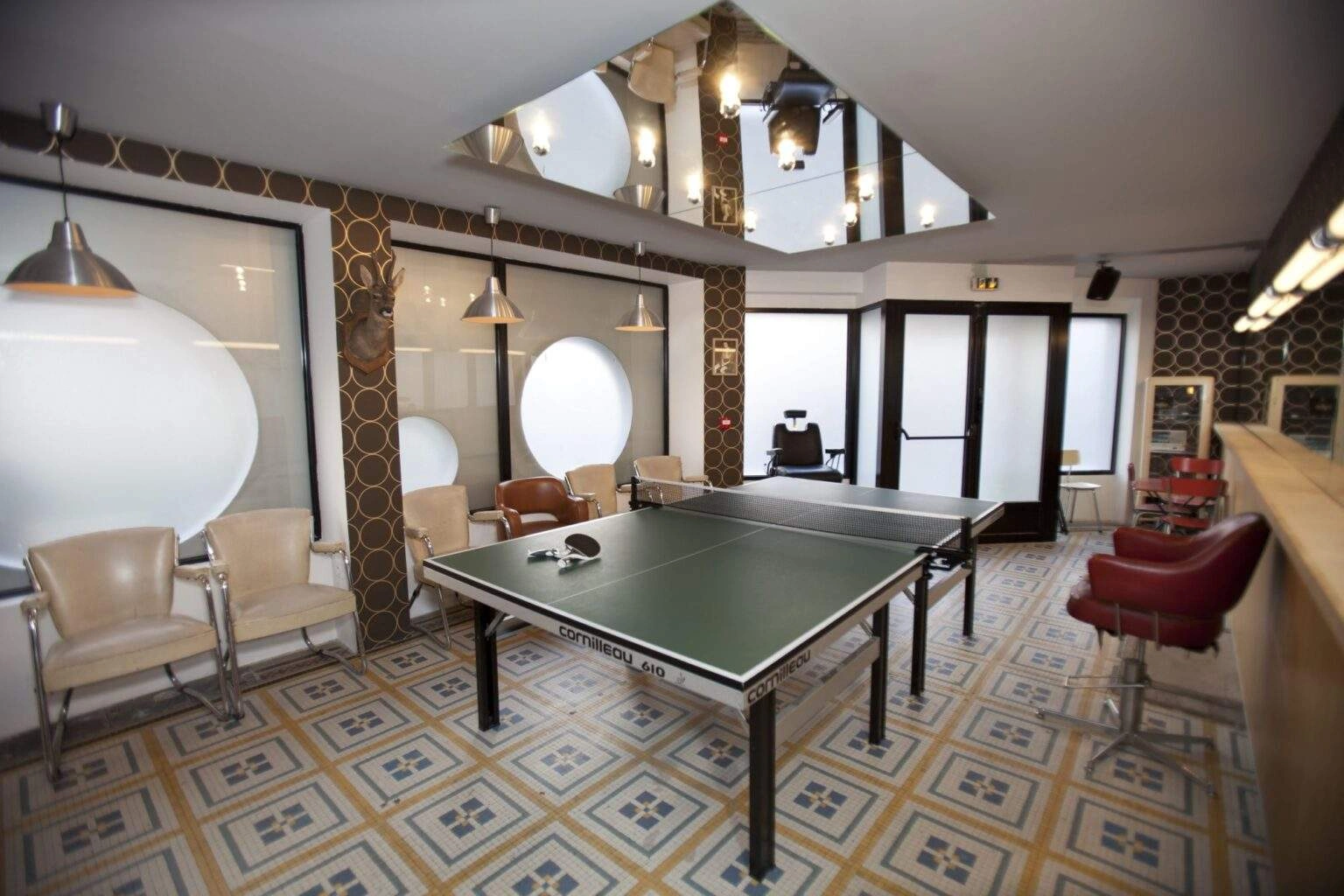 Au Gossima, on peut jouer au Ping Pong entre deux cocktails.