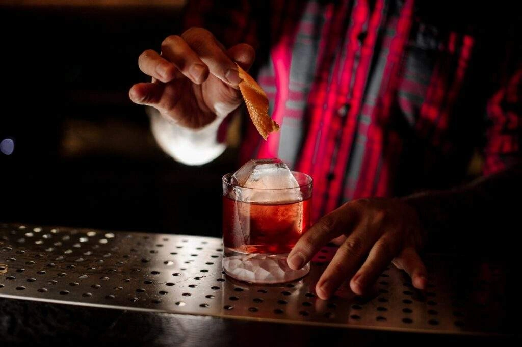 Boulevardier, un cocktail au Martini, bourbon et Campari