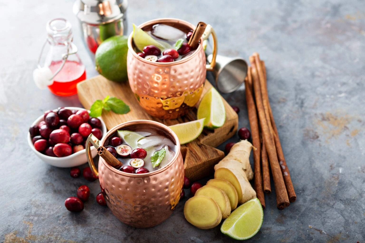 Cocktail Moscow Mule – Twist au gingembre et canneberge