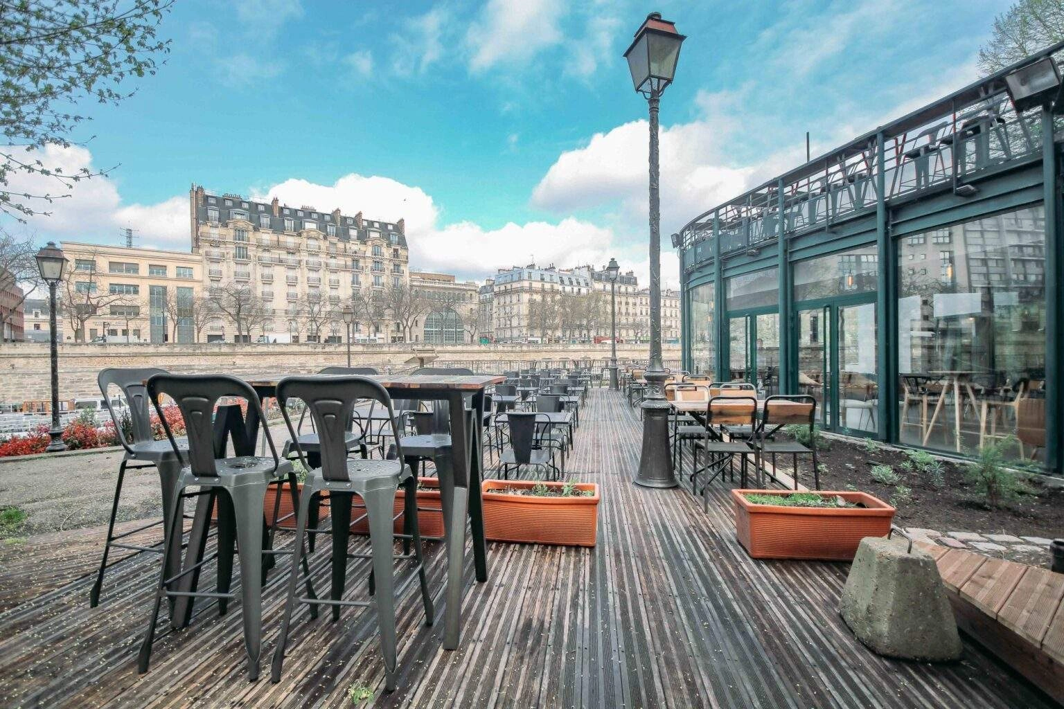 Grand Bleu – Guinguette Bar Insolite à Paris